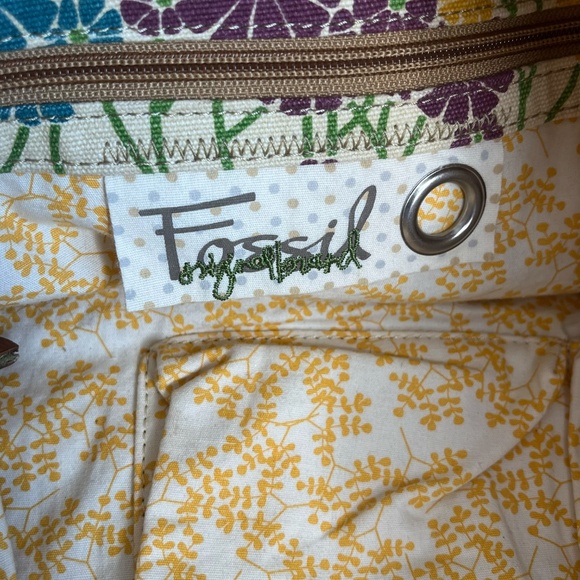 Fossil Travel Bag Floral Design - Picture 6 of 6